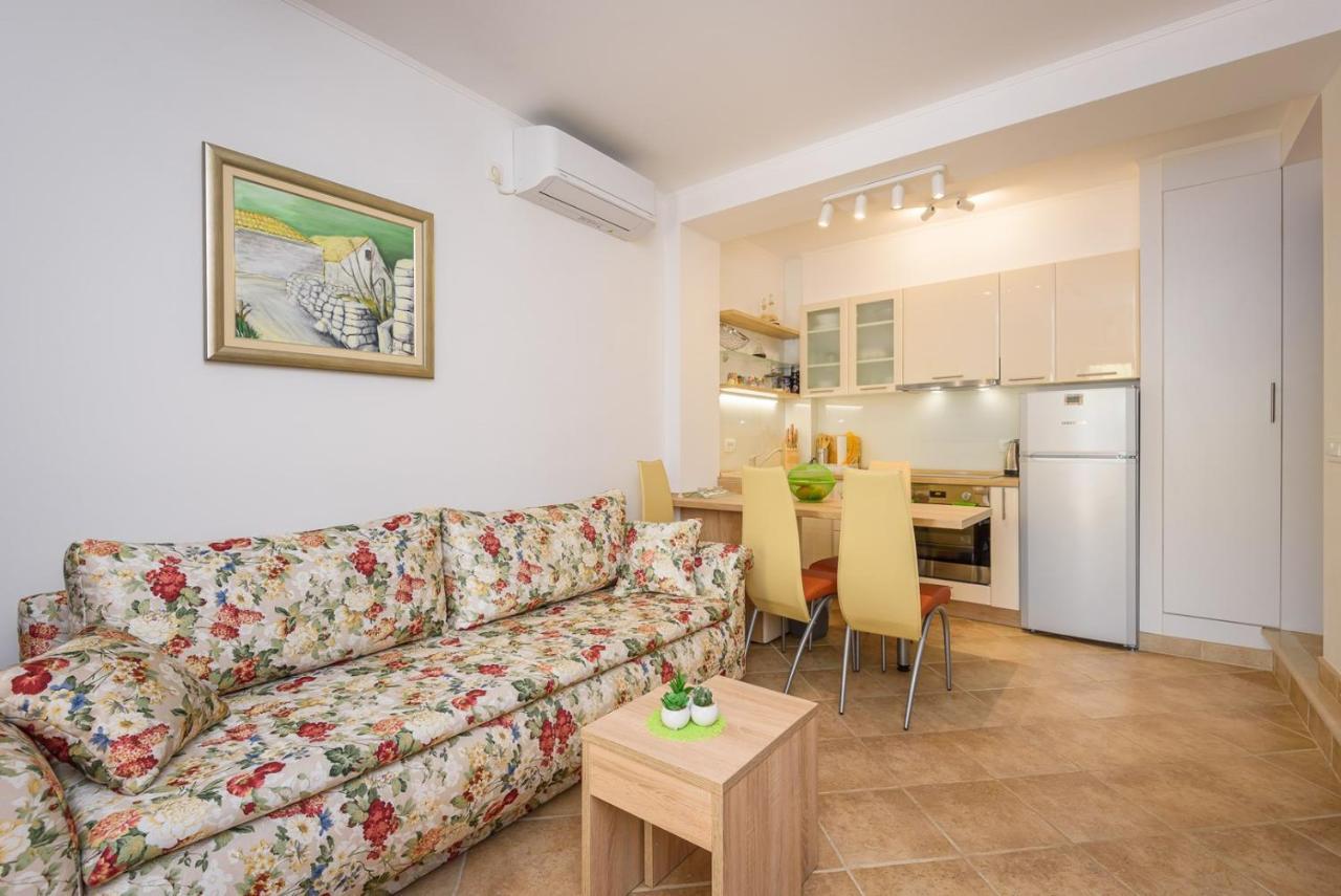 Apartment Jadranka With Sea View In Rogotin ภายนอก รูปภาพ