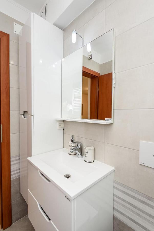 Apartment Jadranka With Sea View In Rogotin ภายนอก รูปภาพ